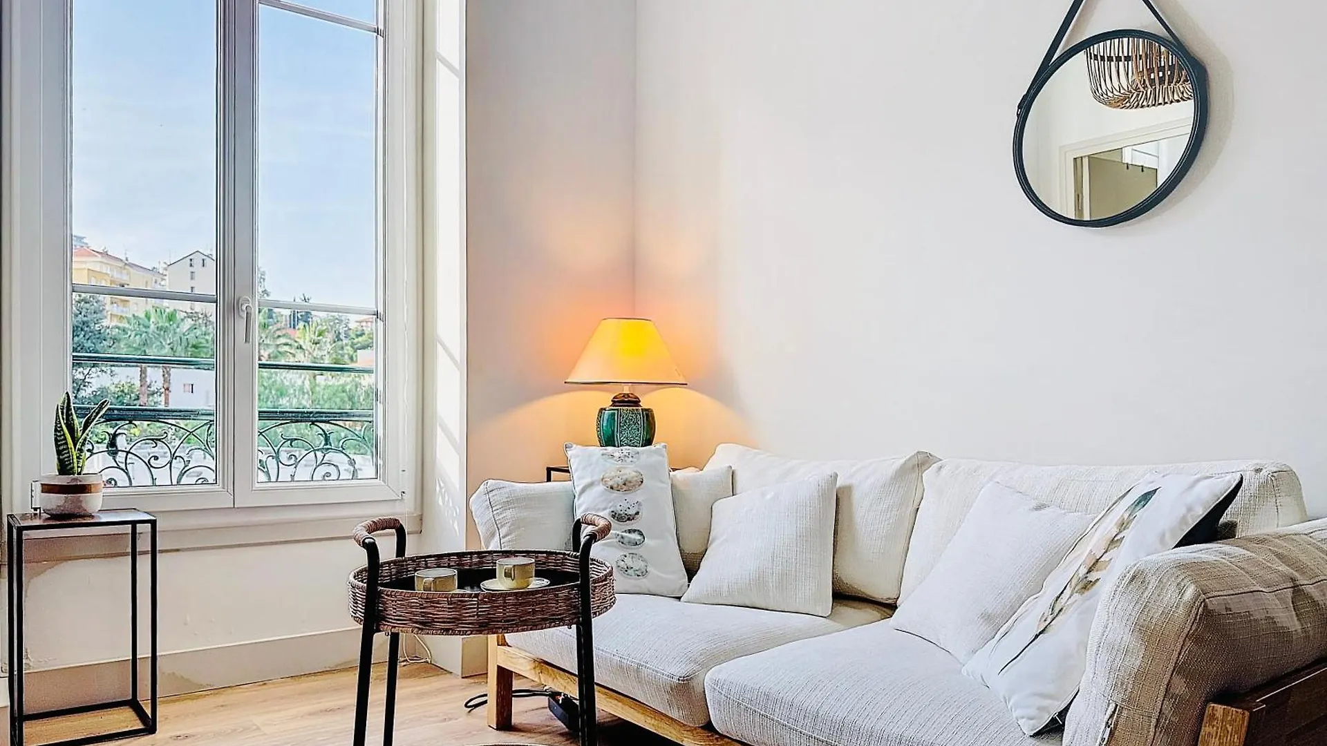 Charming 2-Bedroom Retreat Near City Center With Excellent Transport Links Nice Apartment