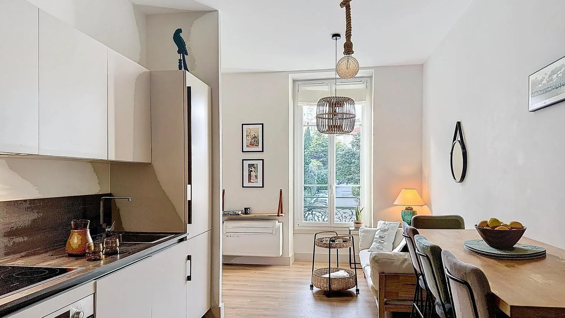 Charming 2-Bedroom Retreat Near City Center With Excellent Transport Links Nice