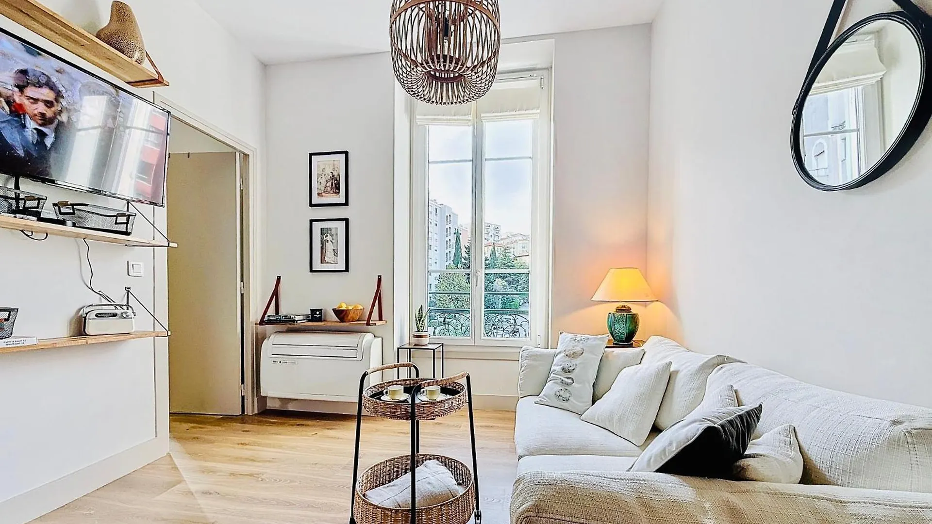 Charming 2-Bedroom Retreat Near City Center With Excellent Transport Links Nice France